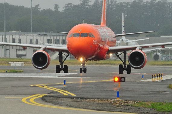 16. Copyright by Andy Herzog EasyJet Airbus G-EZUI