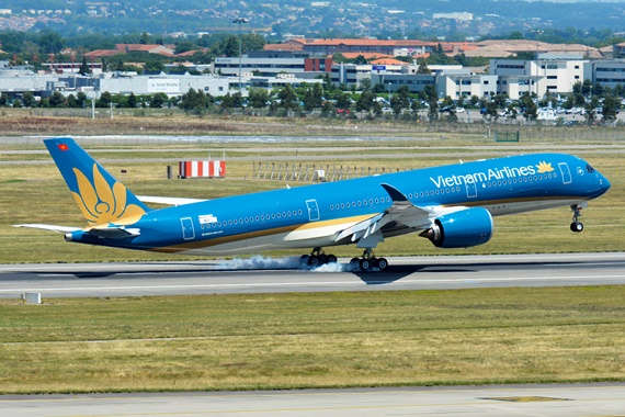 Nur wenige Tage nach dieser Aufnahme wurde die erste A350-900 F-WZFI in einer feierlichen Zeremonie an Vietnam Airlines übergeben.