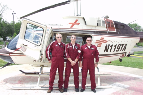 1985 gegründet, sind bei Air Evac Lifeteam auch heute noch die Crew-Zusammensetzung sowie der Bell Long Ranger als meistgenutzter Helikopter gleich geblieben. Die Lackierung der Maschinen wurde zwischenzeitlich überarbeitet. - Foto: Air Evac Lifeteam 1985 gegründet, sind bei Air Evac Lifeteam auch heute noch die Crew-Zusammensetzung sowie der Bell Long Ranger als meistgenutzter Helikopter gleich geblieben. Die Lackierung der Maschinen wurde zwischenzeitlich überarbeitet. - Foto: Air Evac Lifeteam