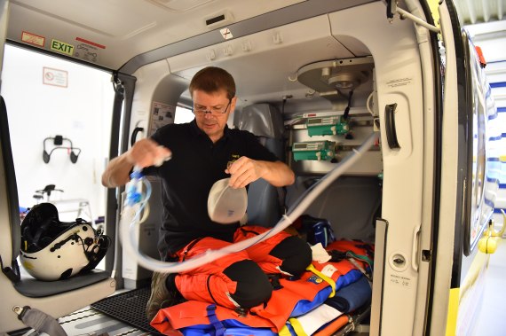 Dr. Herbert Heissenberger ist Routinier und leitender Flugrettungsarzt. Dr. Herbert Heissenberger ist Routinier und leitender Flugrettungsarzt.