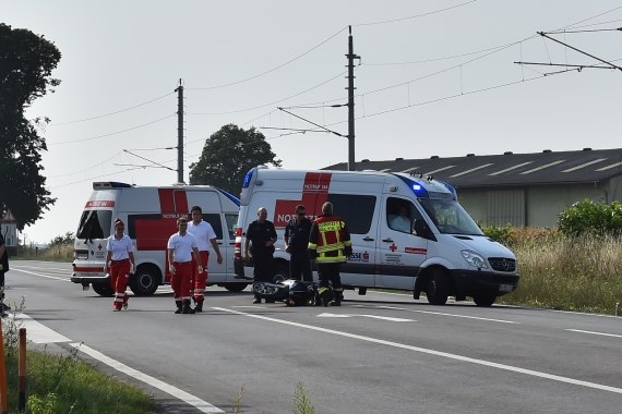 C9-Repo_ÖAMTC Notarzthubschrauber Christophorus 9 Notarztwagen NAW Hainburg Verkehrsunfall Foto Huber Austrian Wings Media Crew C9-Repo_ÖAMTC Notarzthubschrauber Christophorus 9 Notarztwagen NAW Hainburg Verkehrsunfall Foto Huber Austrian Wings Media Crew