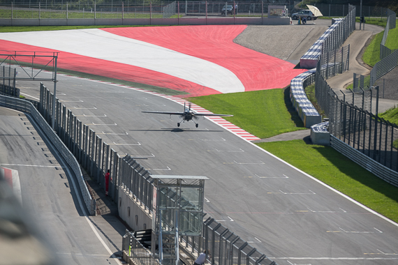 Red Bull Air Race Spielberg 2015 Media Day Hannes Arch Peter Hollos - PH5_6181