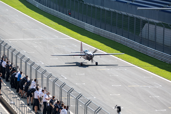 Red Bull Air Race Spielberg 2015 Media Day Hannes Arch Peter Hollos - PH5_6187