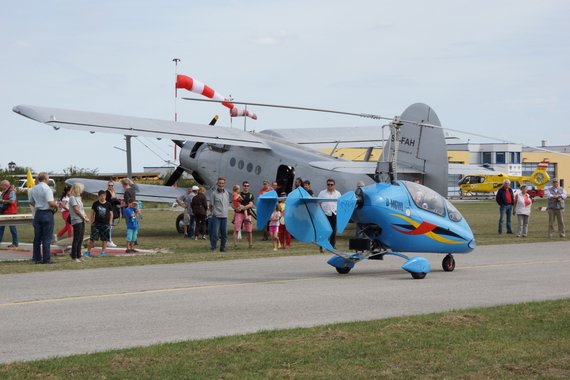 100 Jahre LOAN Flugplatz Wiener Neustadt Ost Anton Wildberger_006 Tragschrauber Gyrocopter vor AN-2 der Classic Wings