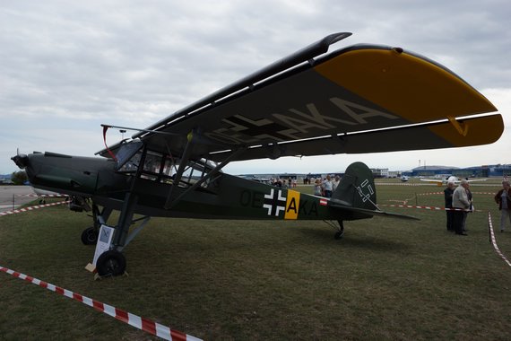 Der Fieseler Storch wurde durch seine legendären Langsamflugeigenschaften bekannt. Der Fieseler Storch wurde durch seine legendären Langsamflugeigenschaften bekannt.