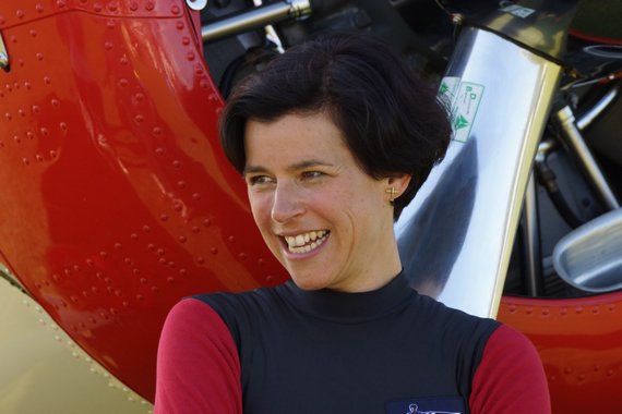 Wingwalkerin Peggy Walentin begeisterte die Besucher auf Airshows viele Jahre lang - nun hört sie auf. Wingwalkerin Peggy Walentin begeisterte die Besucher auf Airshows viele Jahre lang - nun hört sie auf.