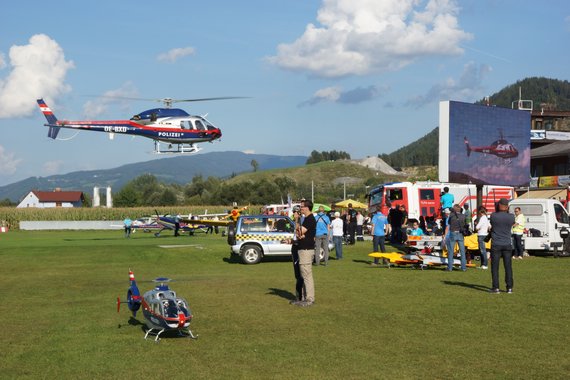 AirChallenge Styria 2015 Anton Wildberger_042 Flugpolizei vor Zusehern