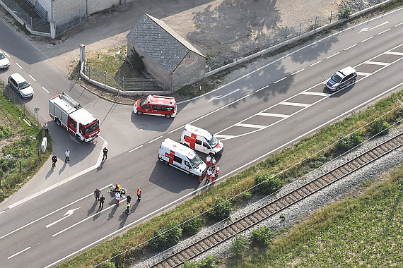 C9-Repo Christophorus 9 OE-XEN Notarzthubschrauber Unfallstelle zweiter Einsatz Hainburg Foto Huber Austrian Wings Media Crew