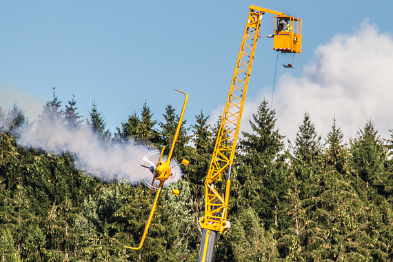 Red Bull Air RAce Spielberg 2015 Thomas Ranner IMG_3082_Matt Hall mit Kameramann