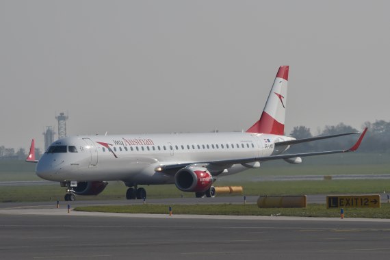 AUA Austrian Airlines Ankunft erster Embraer E-195 E195 OE-LWD am 31102015 Foto Huber Austrian Wings Media Crew_002