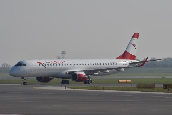 AUA Austrian Airlines Ankunft erster Embraer E-195 E195 OE-LWD am 31102015 Foto Huber Austrian Wings Media Crew_003