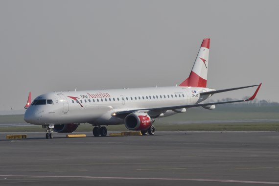 AUA Austrian Airlines Ankunft erster Embraer E-195 E195 OE-LWD am 31102015 Foto Huber Austrian Wings Media Crew_005