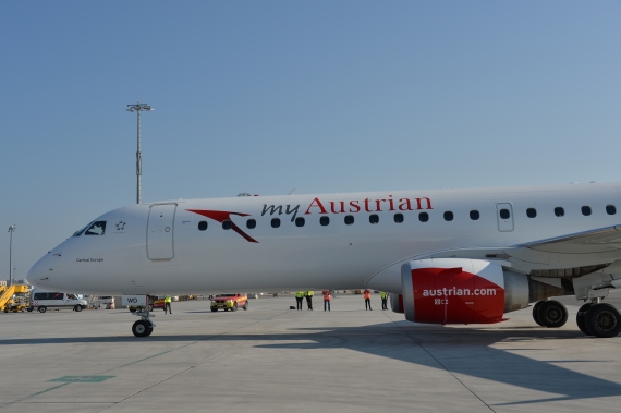 AUA Austrian Airlines Ankunft erster Embraer E-195 E195 OE-LWD am 31102015 Foto Huber Austrian Wings Media Crew_009