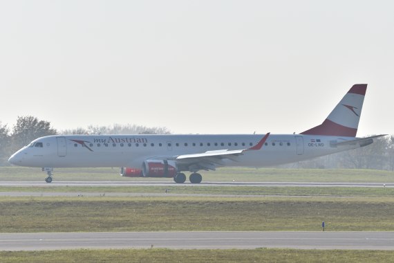 AUA Austrian Airlines Ankunft erster Embraer E-195 E195 OE-LWD am 31102015 Low Pass Foto Huber Austrian Wings Media Crew_2