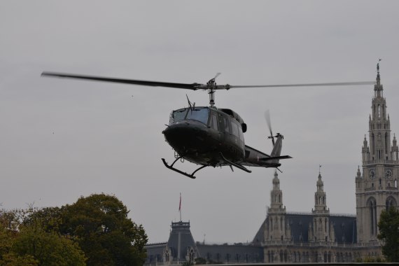 Bundesheer Anflug Nationalfeiertag 2015 Foto Markus Dobrozemsky AB 212 Anflug Foto 19.10.15 08 33 05