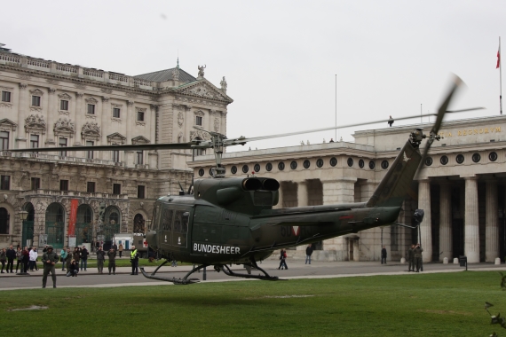 Bundesheer Nationalfeiertag AB 212 Departure 2 Heldenplatz Vienna 191015 Robert Erenstein