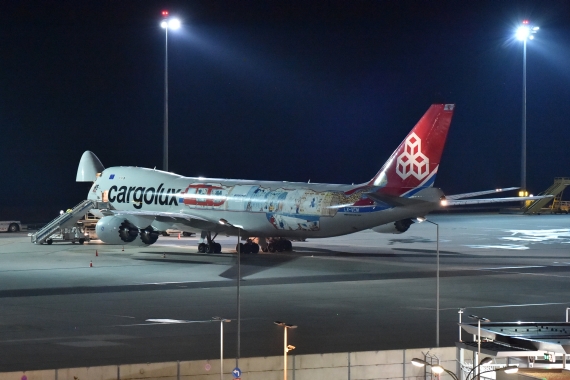 DSC_0302 First Landing Cargolux Boeing 747-8F LX-VCM special 45yrs clrs at VIE on 17102015 Credit Patrick Huber Austrian Wings