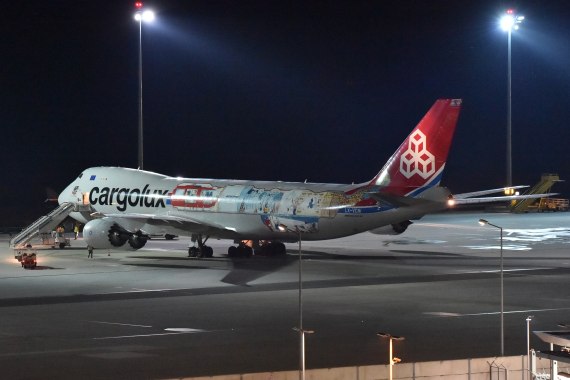 DSC_0316 First Landing Cargolux Boeing 747-8F LX-VCM special 45yrs clrs at VIE on 17102015 Credit Patrick Huber Austrian Wings