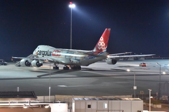 DSC_0342 First Landing Cargolux Boeing 747-8F LX-VCM special 45yrs clrs at VIE on 17102015 Credit Patrick Huber Austrian Wings