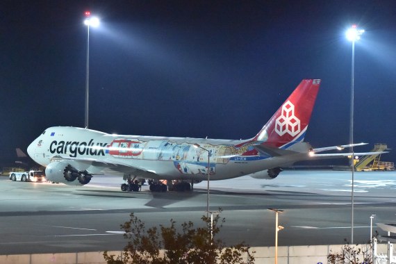 DSC_0363 First Landing Cargolux Boeing 747-8F LX-VCM special 45yrs clrs at VIE on 17102015 Credit Patrick Huber Austrian Wings