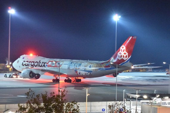 DSC_0457 First Landing Cargolux Boeing 747-8F LX-VCM special 45yrs clrs at VIE on 17102015 Credit Patrick Huber Austrian Wings