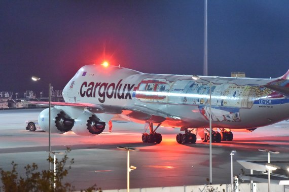 DSC_0493 First Landing Cargolux Boeing 747-8F LX-VCM special 45yrs clrs at VIE on 17102015 Credit Patrick Huber Austrian Wings