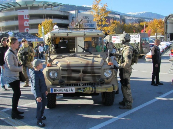 Flughafenfest INnsbruck mit Puch G und MG-74 Jagdkommando Foto Georg Huemer