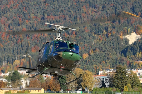 Flughafenfest Innsbruck 2015 Foto CSchöpf Bundesheer Ab 212 schwebt