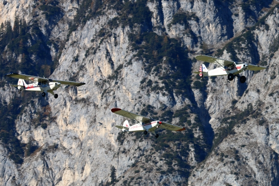 Flughafenfest Innsbruck 2015 Foto CSchöpf Formation Piper Cub