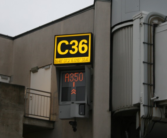 Parkposition C36 Flughafen Wien A350