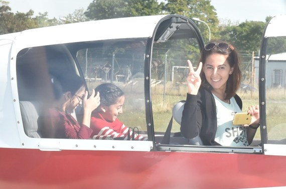 Nayab (mit Brille), Haleema und ihre Betreuerin Sibel (rechts vorne) in der Robin