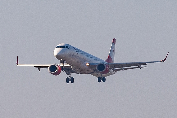 Markus Dobrozemsky AUA Austrian Airlines Embraer E-195 erste Landung OE-LWD_1