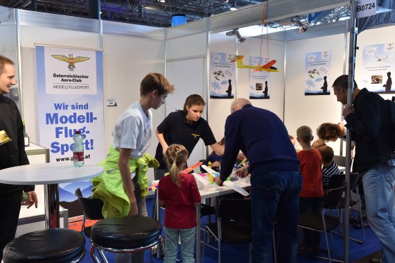 Der Aeroclub bot Bastelstunden für interessierte Kinder an