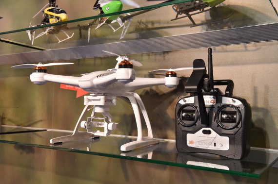 Auffallend viele verschiedene Quadcopter und Drohnen wurden angeboten.