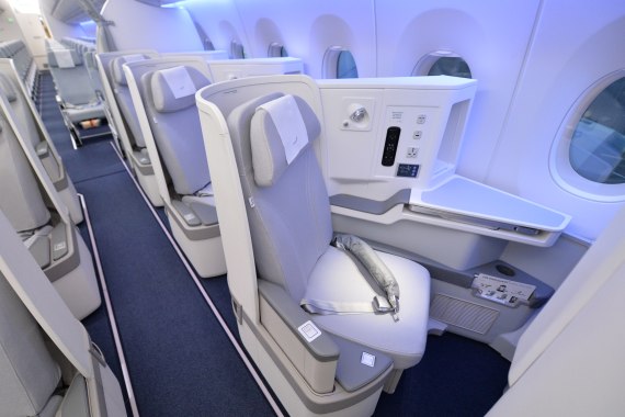 OH-LWA Finnair Airbus A350 Erstlandung Huber Austrian Wings Media Crew Business Class overview