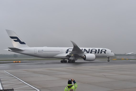 OH-LWA Finnair Airbus A350 Erstlandung Huber Austrian Wings Media Crew rollen_2