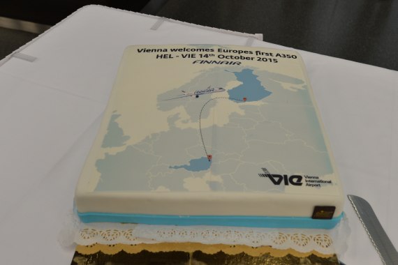 Torte Finnair Airbus A350 Erstlandung Huber Austrian Wings Media Crew