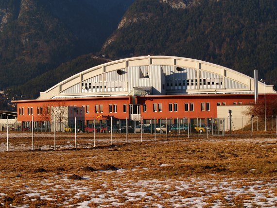 Hangar der ehemaligen VO-Technik. Hangar der ehemaligen VO-Technik.