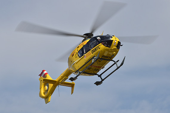 Vösendorfer Sicherheitstag 2015 Foto Huber Austrian Wings Media Crew ÖAMTC ITH Intensivtransporthubschrauber OE-XEQ Anflug_4