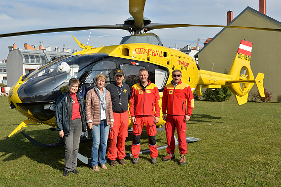 Vösendorfer Sicherheitstag 2015 Foto Huber Austrian Wings Media Crew ÖAMTC ITH Intensivtransporthubschrauber OE-XEQ Crew mit Bgm und GR Urban