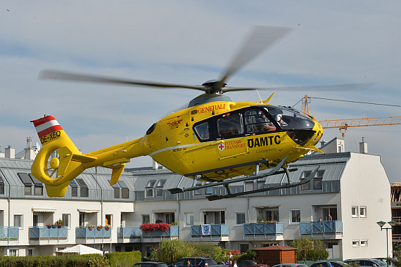 Vösendorfer Sicherheitstag 2015 Foto Huber Austrian Wings Media Crew ÖAMTC ITH Intensivtransporthubschrauber OE-XEQ Landung