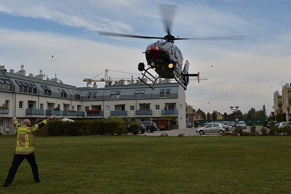 Vösendorfer Sicherheitstag 2015 Foto Huber Austrian Wings Media Crew flugpolizei EC135 OE-BXC Landung