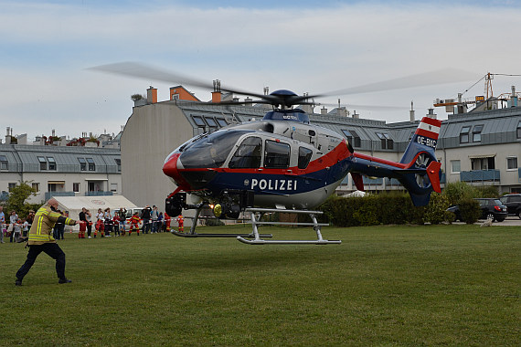 Vösendorfer Sicherheitstag 2015 Foto Huber Austrian Wings Media Crew flugpolizei EC135 OE-BXC Landung_1