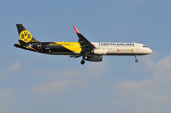 02. IST, by Andy Herzog Turkish Airlines BVB Sonderlackierung A321 TC-JSJ