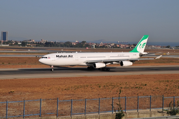 Nach Aufhebung der Sanktionen können die Iranischen Airlines einer besseren Zukunft entgegensehen. Modernere und effizientere Flugzeugmuster werden wohl auch diese 16-jährige Mahan Air A340-313 EP-MMC irgendwann ersetzen Nach Aufhebung der Sanktionen können die Iranischen Airlines einer besseren Zukunft entgegensehen. Modernere und effizientere Flugzeugmuster werden wohl auch diese 16-jährige Mahan Air A340-313 EP-MMC irgendwann ersetzen