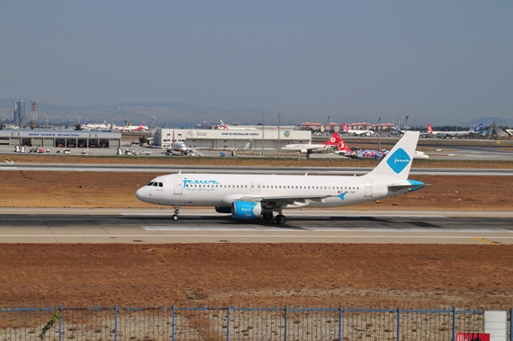 In Westeuropa kaum anzutreffen bedient der kuwaitische Low-Cost-Carrier Jazeera mit einer Flotte von 8 A320 rund 20 Destinationen in den Golfstaaten. Im Bild die A320-214 9K-CAI beim Besuch am Atatürk-Airport. Klar ein Highlight unsere Reise nach Istanbu In Westeuropa kaum anzutreffen bedient der kuwaitische Low-Cost-Carrier Jazeera mit einer Flotte von 8 A320 rund 20 Destinationen in den Golfstaaten. Im Bild die A320-214 9K-CAI beim Besuch am Atatürk-Airport. Klar ein Highlight unsere Reise nach Istanbu