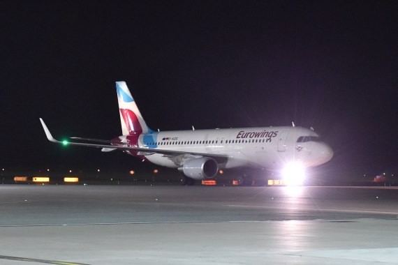 Eurowings Erstlandung Airbus A320 D-AIZQ Foto Huber Austrian Wings Media Crew DSC_0196