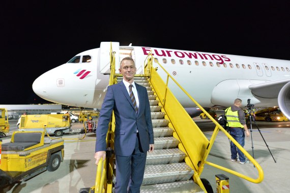 Eurowings Erstlandung Geschäftsführer Max Kownatzki Foto Huber Austrian Wings Media Crew DSC_0667