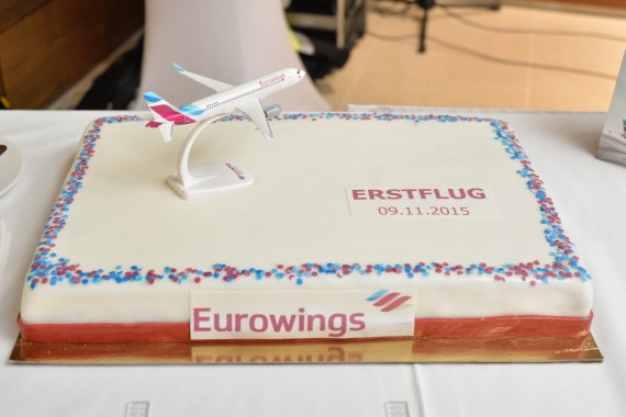 Eurowings erstlandung Torte Foto Huber Austrian Wings Media Crew DSC_0496