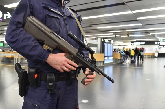Auch auf dem Flughafen Wien ist verstärkte Polizeipräsenz zu merken, Symbolbild - Foto: Austrian Wings Media Crew